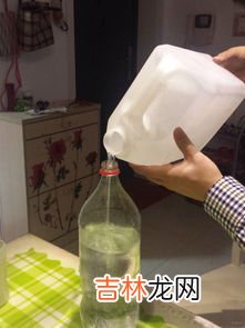 防冻玻璃水喷出来结冰正常吗,玻璃水在壶里不冻 喷出来结冰是什么情况