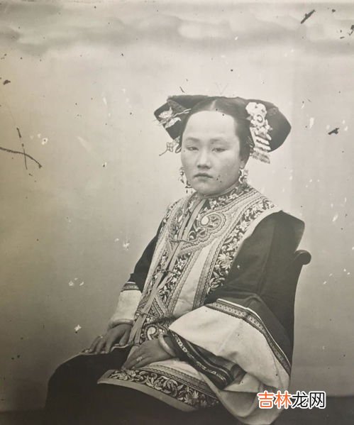 慈禧为什么那么丑,都说慈禧长得丑，第五世外孙女照片曝光，证明慈禧比照片漂亮