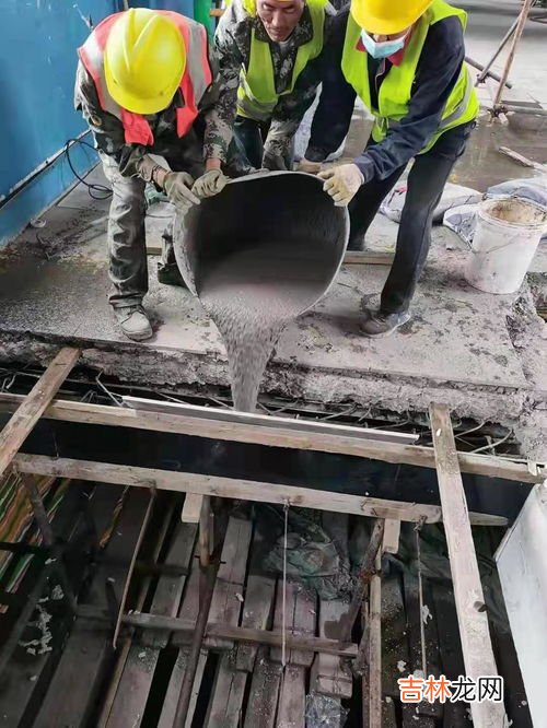 建筑石膏的凝结硬化速度,建筑石膏凝结硬化过程特点和主要技术性质如何？相比之下，石灰的凝结硬化有什么不同？