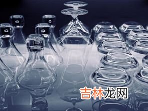 玻璃是谁发明的,玻璃是谁发明的呢?