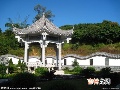 为什么有这么多仿古建筑国外有吗,为什么中国古代多木制建筑，西方国家多是石制建筑？