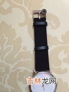 黑表带黑表盘好看吗,年轻人戴手表黑带黑盘好看还是棕带白盘好看