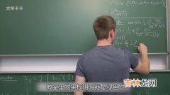 黑板为什么是绿色的,以前通用的黑板，为何现在普遍变成了绿板？