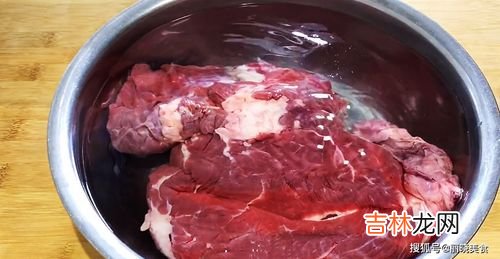 牛肉焯水几分钟,肉类焯水多久比较好？