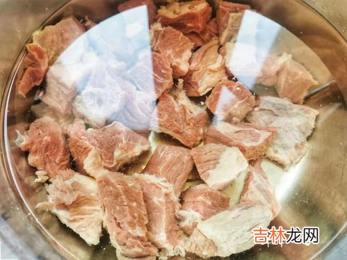 牛肉用冷水焯还是热水,牛肉焯水用冷水还是热水？