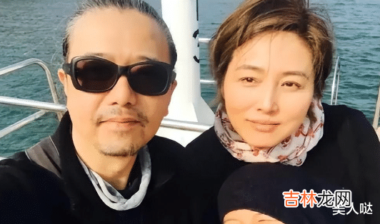 大衣 “男人婆”张延老到认不出！穿大妈装肤色脸黄一脸憔悴，52岁比普通奶奶还要老