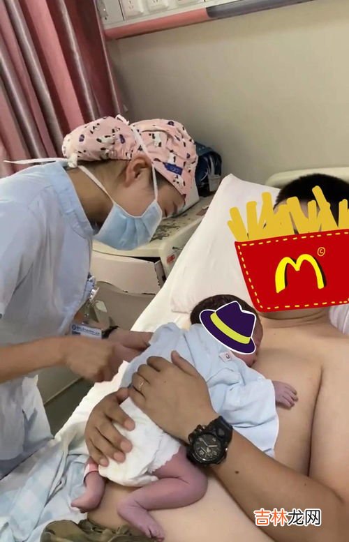 男生的乳头为什么会硬,男生乳头不硬的时候胸部就是软的，但有时候硬了就很有性，这是病吗？还是胖的原因，怎样让乳头一直是硬的