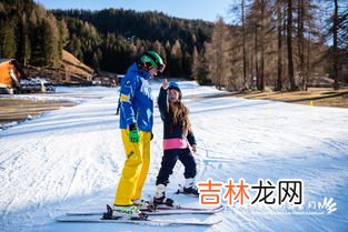飞机后面一条白线是什么,飞机飞过留下一条白线叫什么?