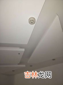 扑救可燃气体火灾应用什么灭火器,扑救可燃气体火灾，应用什么灭火？ A.用泡沫灭火器 B.用水 C.用干粉灭火器