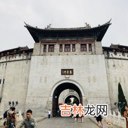 洛阳龙门到洛阳火车站有多远,洛阳龙门火车站到洛阳火车站有多远，打的得多少钱？