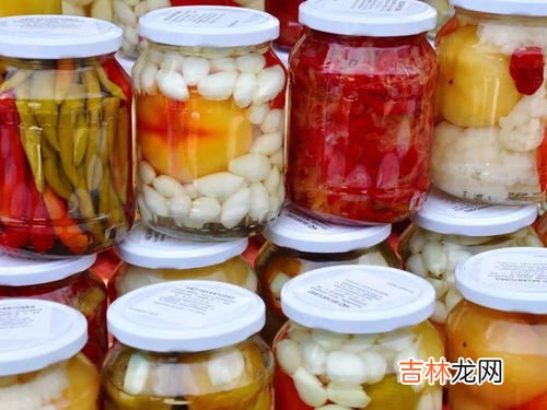 开罐头为什么要敲底部,开罐头拍瓶底部的依据是什么？