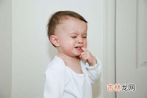 5岁孩子眨眼缩鼻子为什么,孩子五岁，发现他不自觉得爱眨眼睛挤鼻子，次数不多，这是怎么回事？能自愈吗