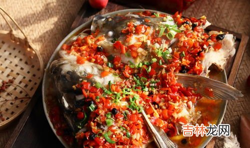 鱼头鱼尾的规矩什么意思,过年期间鱼是必备,为何吃的时候要留头留尾?