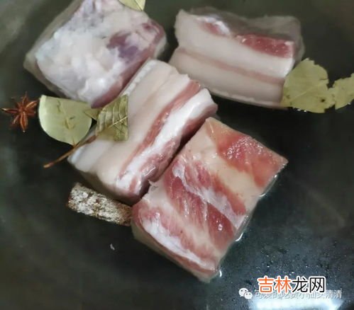 梅菜扣肉和烧白的区别,四川烧白是不是就是梅菜扣肉？它是怎么做的呢？