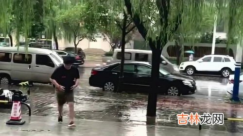 下雨天可以点外卖吗,下雨天该不该叫外卖