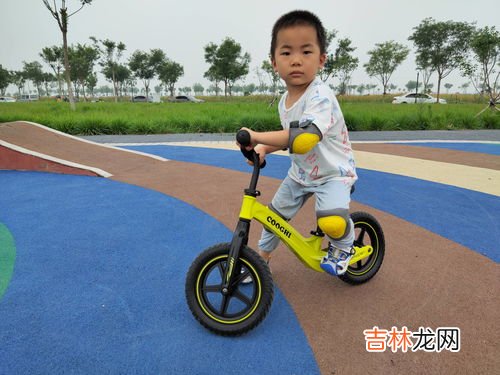 1.4米小孩骑多大自行车,孩子身高140不会骑脚踏自行车骑多大的正好合适?