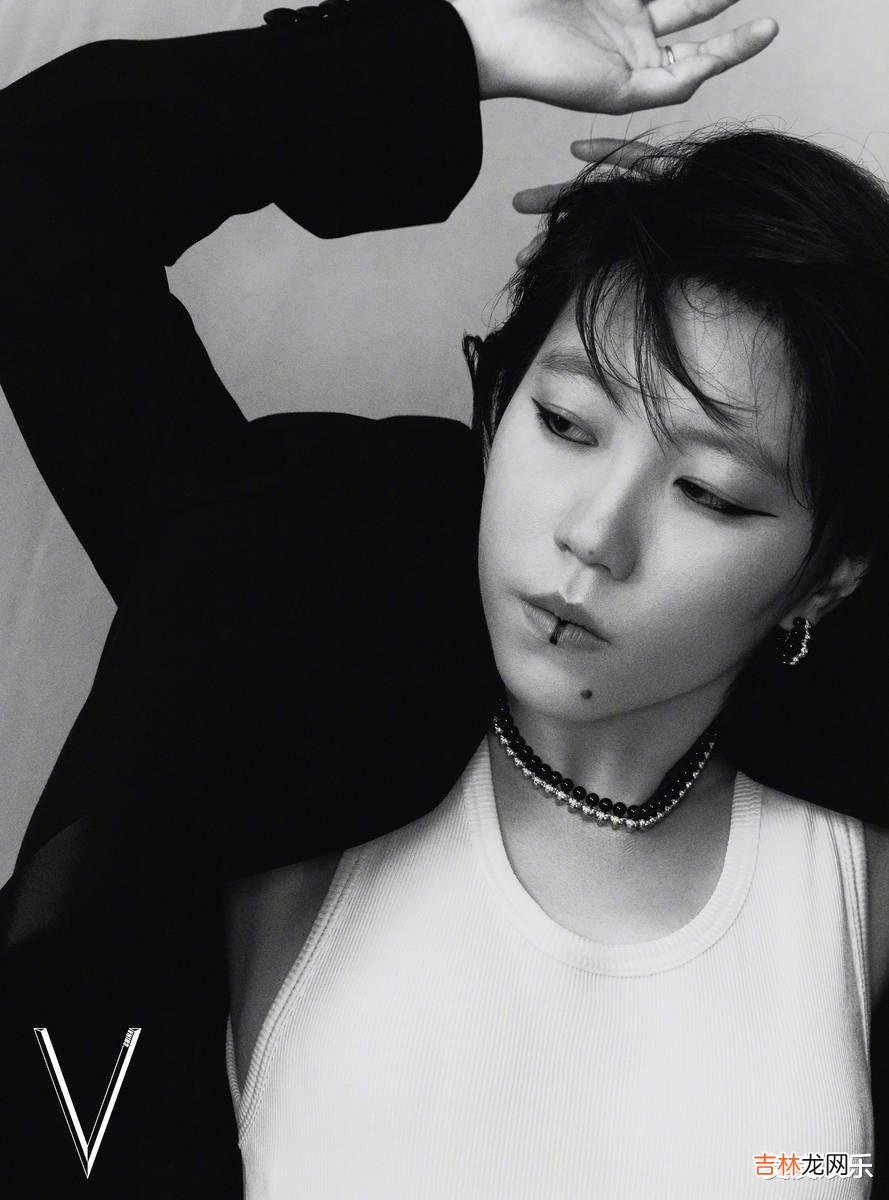 戚薇 王菲女儿太有个性，嘴唇上“纹”黑线太另类，之前下巴纹身就显眼