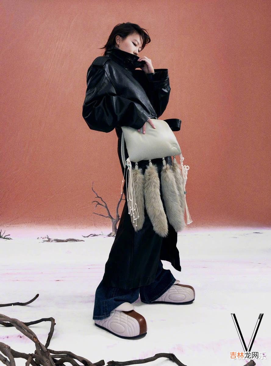 戚薇 王菲女儿太有个性，嘴唇上“纹”黑线太另类，之前下巴纹身就显眼