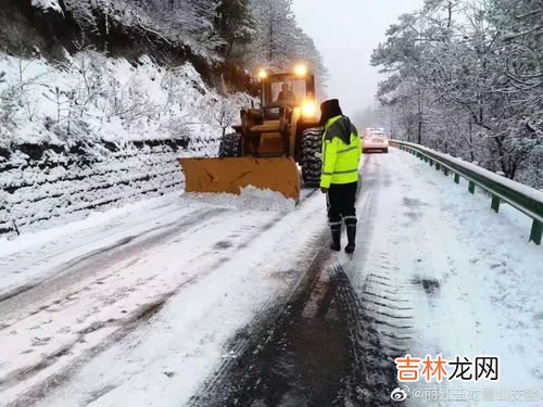 下雪为什么要撒盐,有什么作用,冬季向公路上的积雪撒盐作用什么?原理是什么？