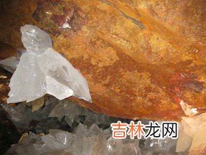 食盐是晶体吗,食盐是一种白色颗粒它不是晶体对还是错？