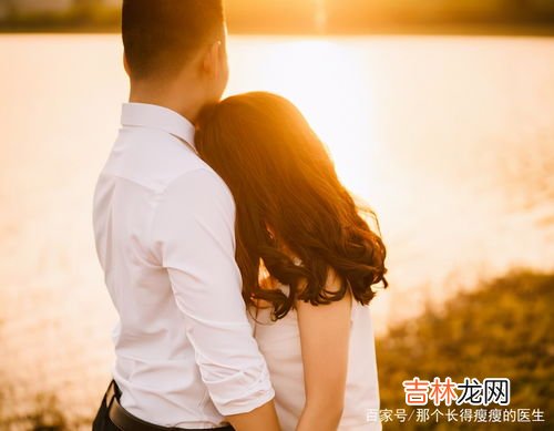 男生亲女生手背为什么,男人亲女人手背代表什么意思
