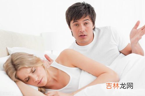 男生亲女生手背为什么,男人亲女人手背代表什么意思