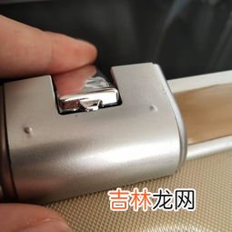 行李箱边上的卡扣是干嘛用的,拉杆箱上面的卡带是干什么用的?