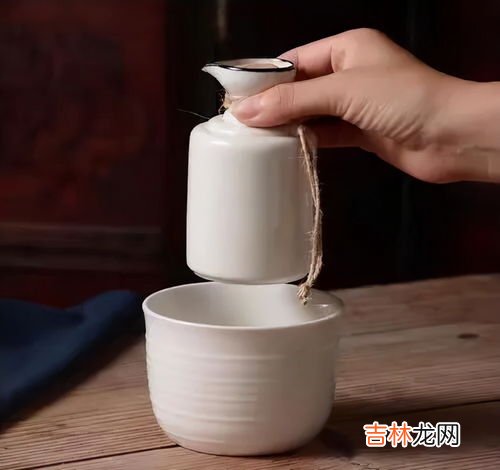 白酒为什么不能加水,白酒掺水的危害是什么?
