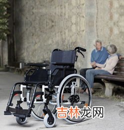 轮椅的尺寸是多少,轮椅尺寸标准长宽是多少？